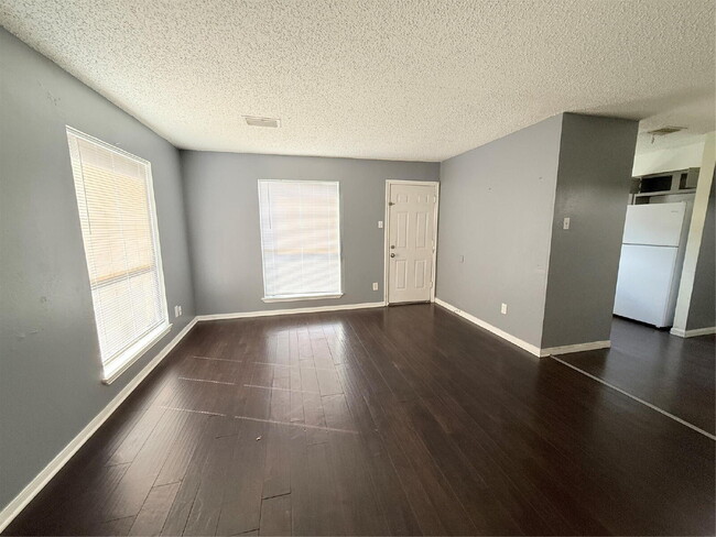 Building Photo - 2641 Santa Barbara Dr