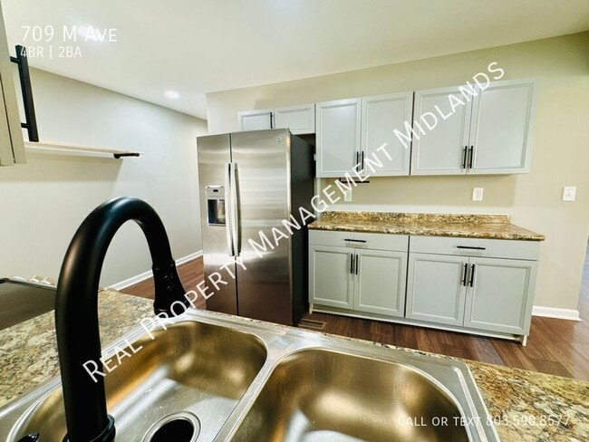 Building Photo - 709 M Ave