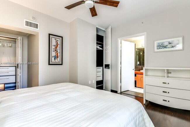 Building Photo - 435 21st St