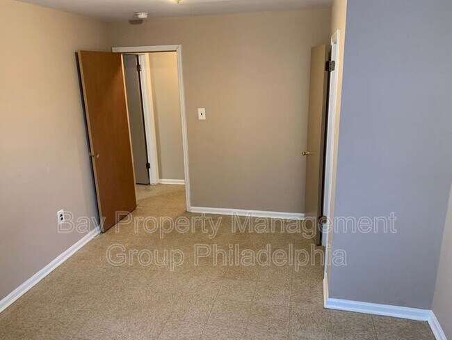 Building Photo - 3035 Frankford Ave