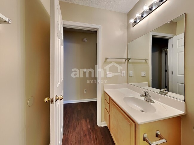 Building Photo - 96 Blue Jasmine Ln