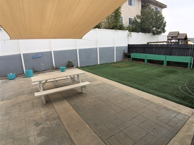 Building Photo - Spacious 4 Bed/2 Bath Spacious House for Lease in El Segundo