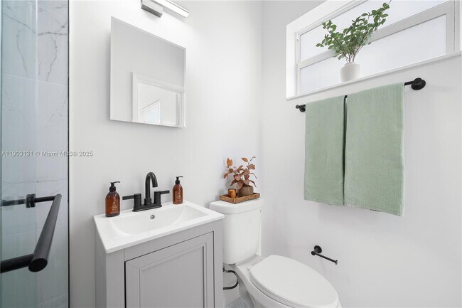 Building Photo - 1271 NE 159th St