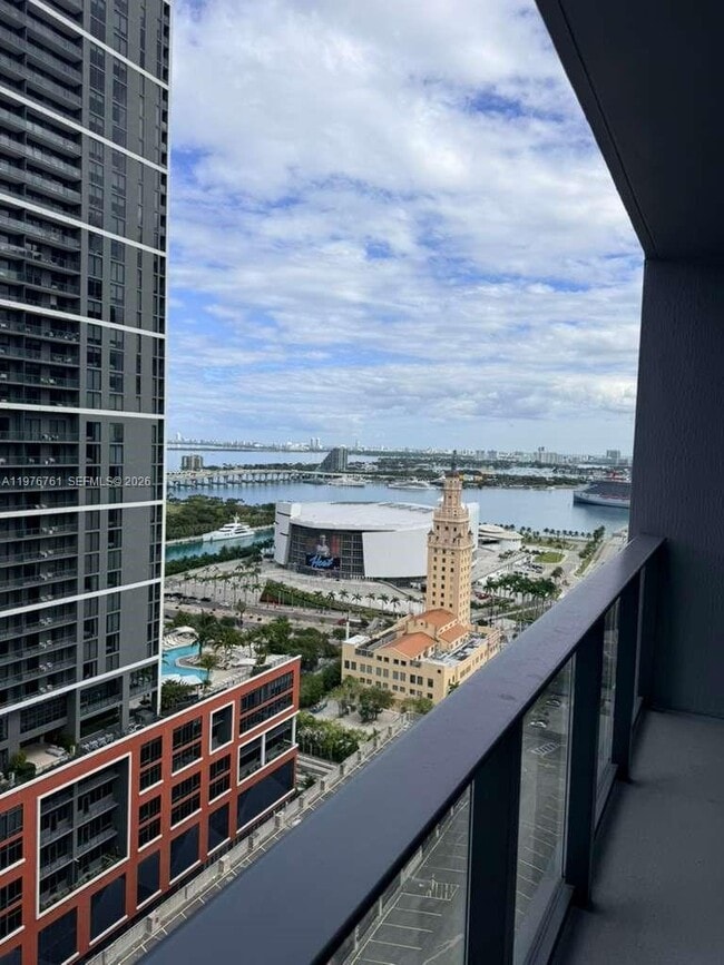 Building Photo - 121 NE 5th St