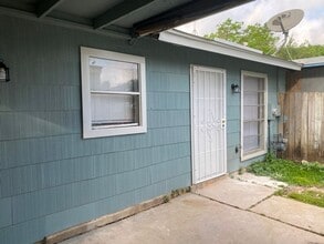 Building Photo - Affordable Townhome