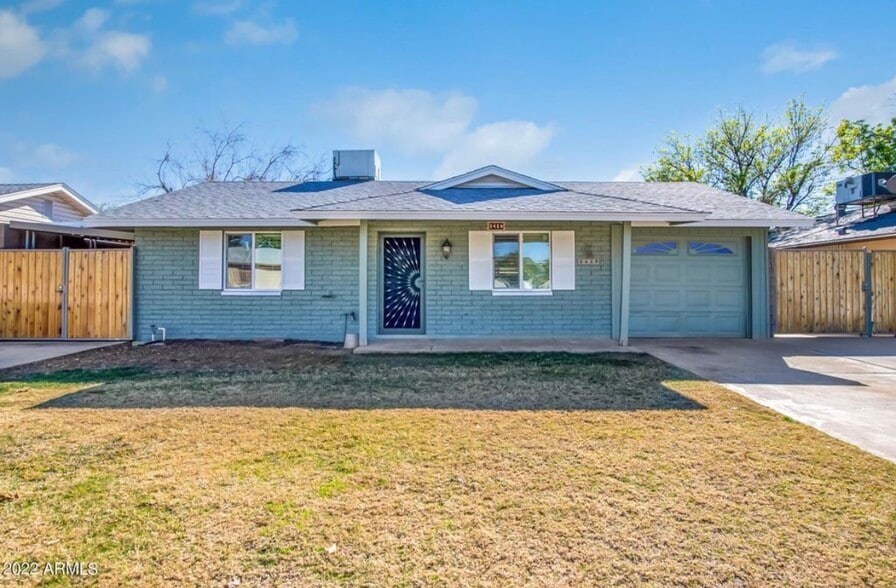 Building Photo - 2429 W Sunnyside Ave