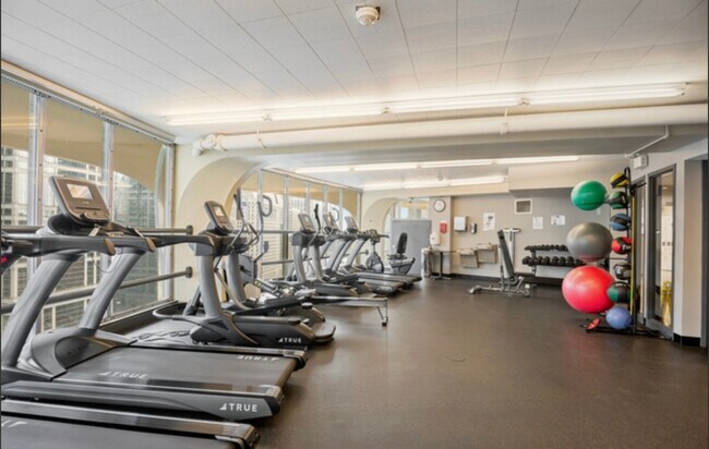 Building Photo - 300 N State St