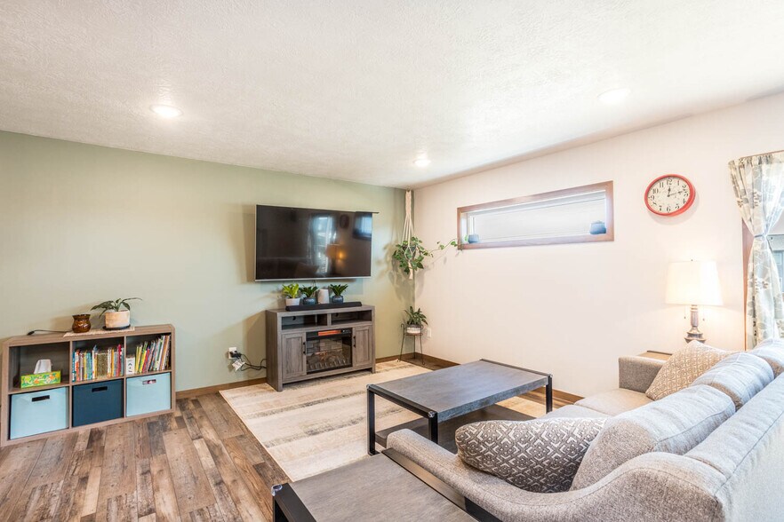 Building Photo - 4221 N Knob Hill Ct