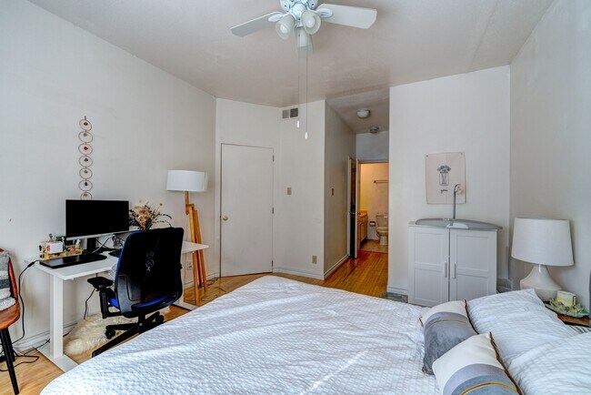 Building Photo - 2213 S Braeswood Blvd