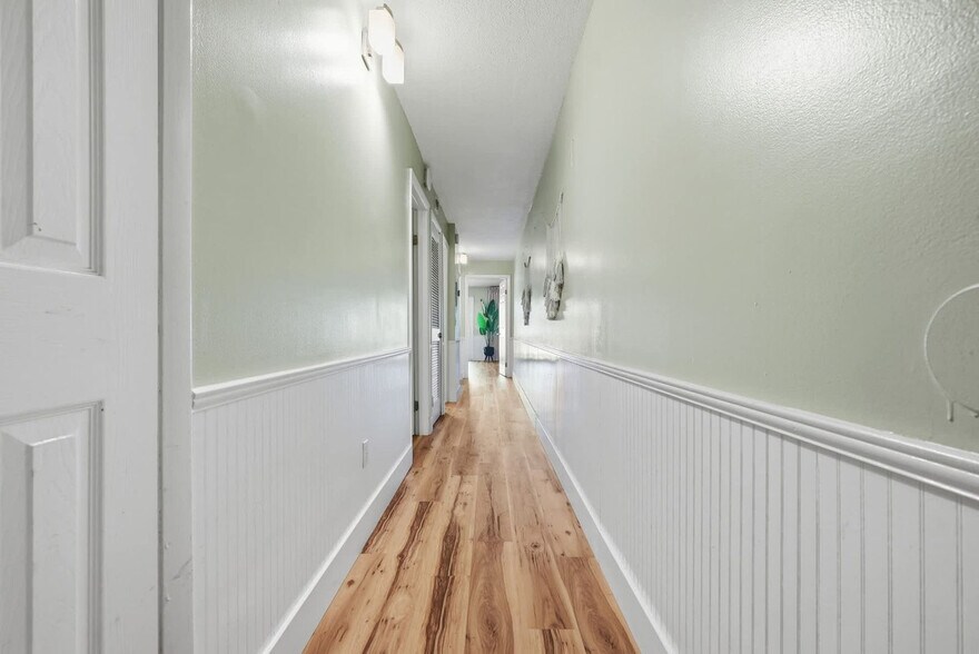 Building Photo - 8743 Thomas Dr