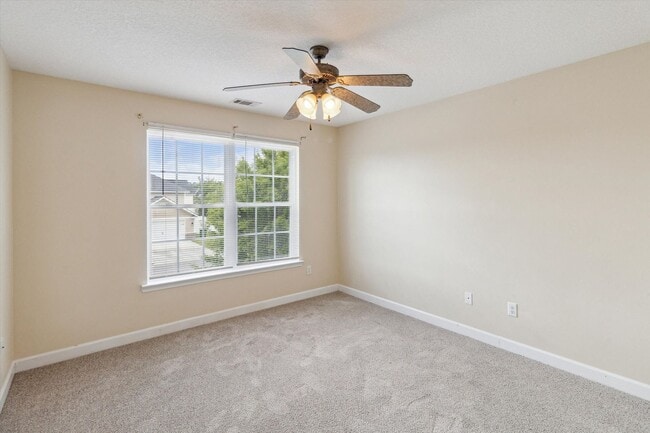 Building Photo - AVAILABLE JUNE [PETS PERMITTED]