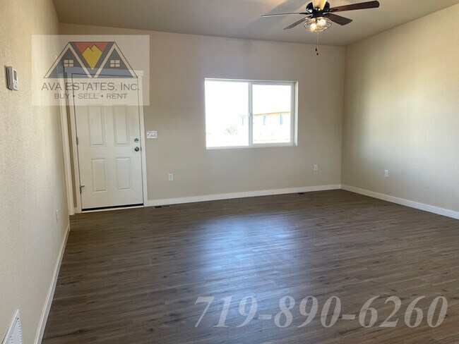 Building Photo - 753 E Springmont Dr