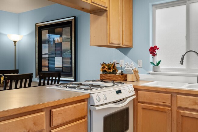 Building Photo - Eastside Olympia 3BD