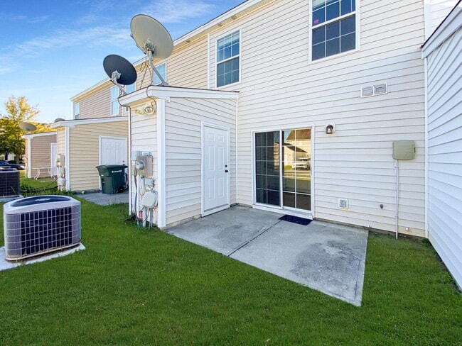Building Photo - Two Bedroom Townhome in Godley Park with m...