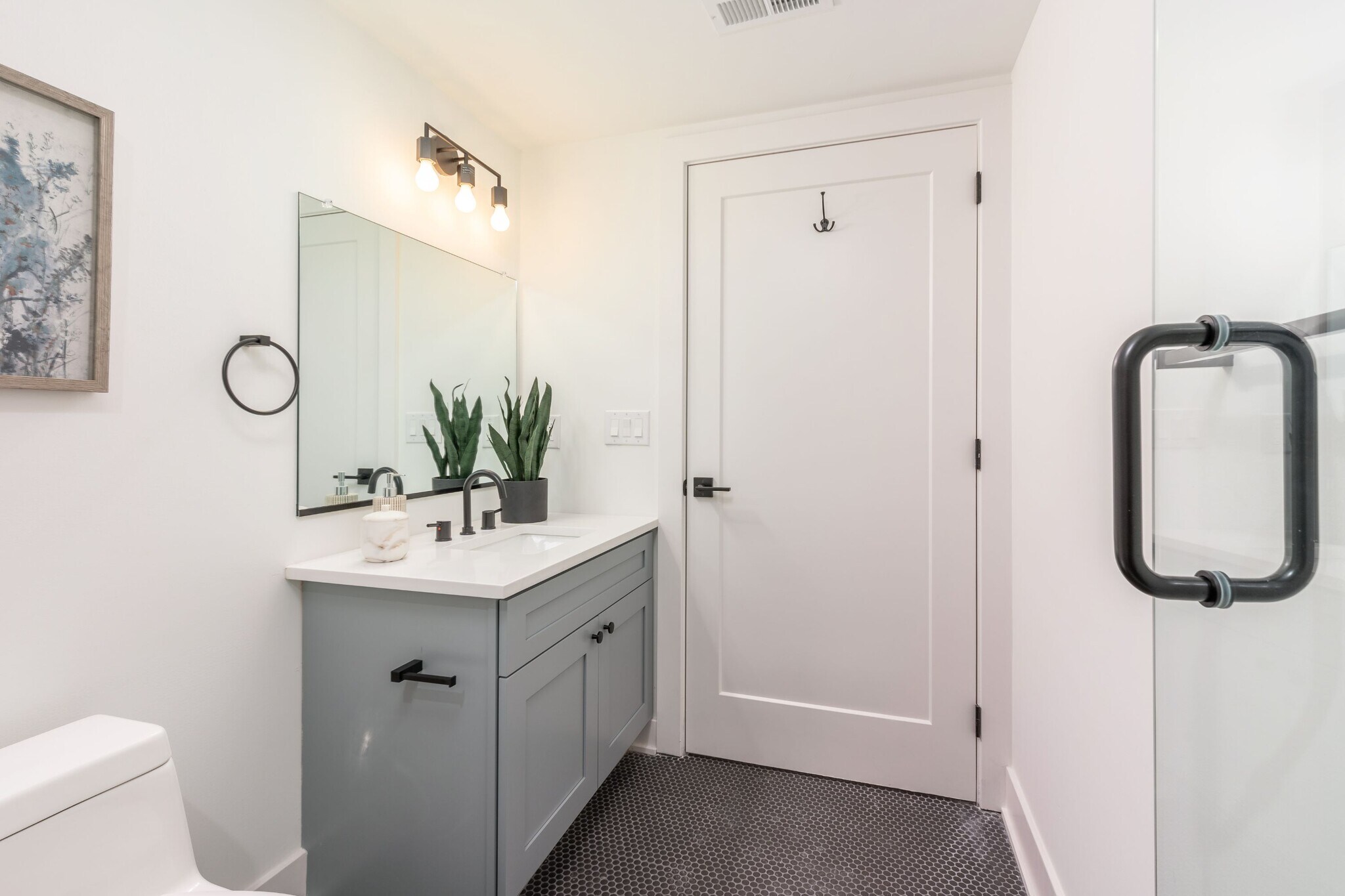 Building Photo - 629 W Girard Ave