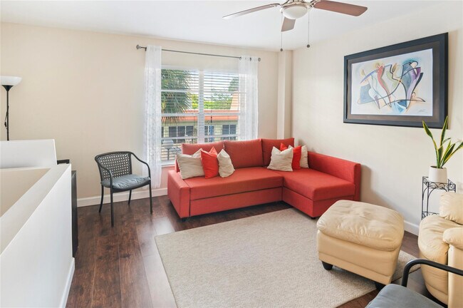 Building Photo - 811 W Oakland Park Blvd