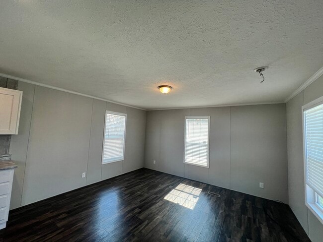 Building Photo - 3512 Queens Point Terrace