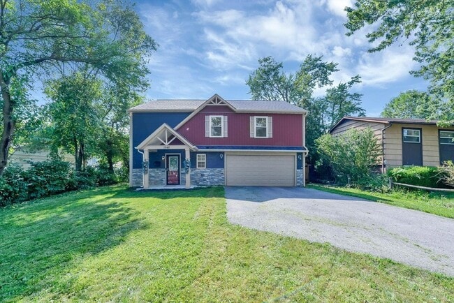 Building Photo - 1945 Woodcrest Rd