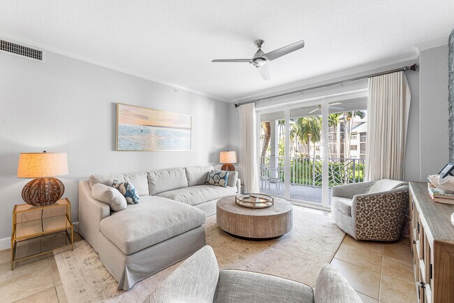 Building Photo - 1024 Bay Colony Dr S