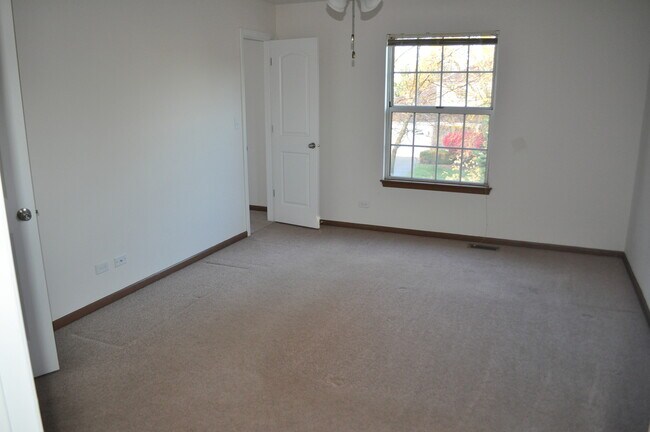 Building Photo - 15 Whispering Dr