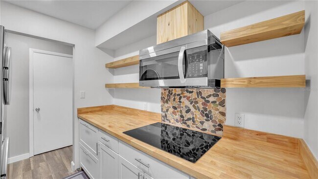 Building Photo - 501 E Bay Dr