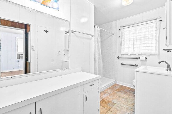 Building Photo - Charming 3-bedroom, 1.5-bathroom house loc...