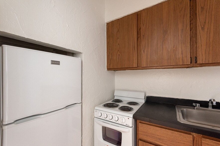 Building Photo - 539 W Arlington Pl