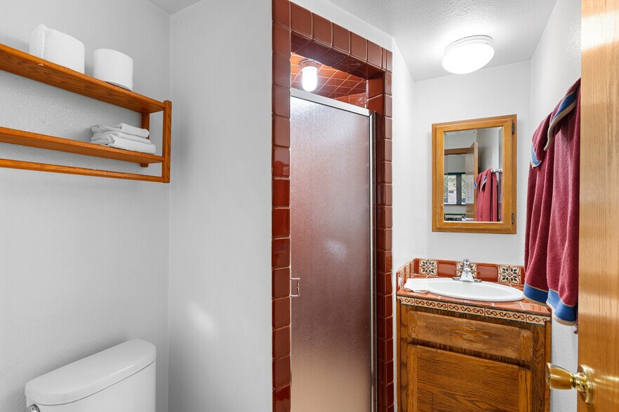 Building Photo - 6008 SW 21st Ave