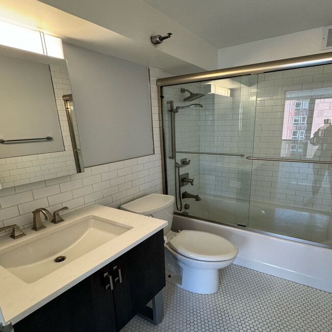 Building Photo - 1309 N Wells St