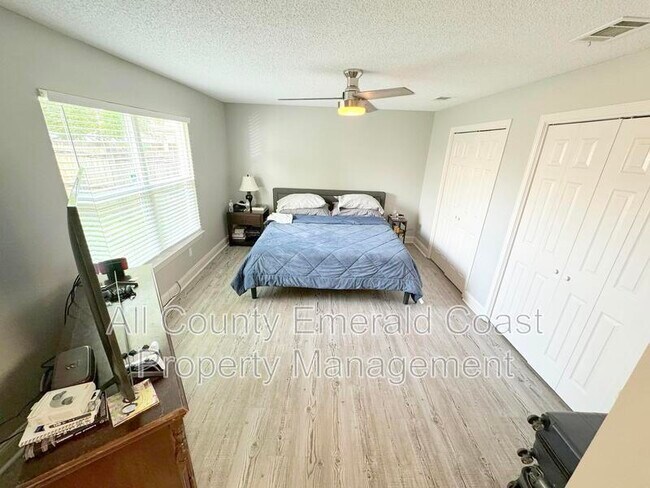 Building Photo - 915 Emily Cir