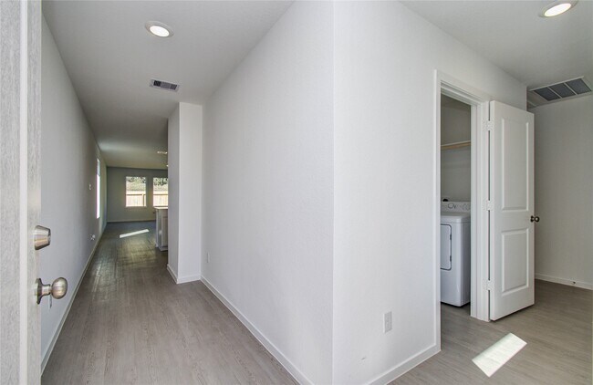 Building Photo - 14845 N Ascot Bnd Cir