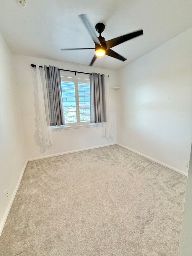 Building Photo - Beautiful 4-Bedroom, 3-Bath Former Model H...