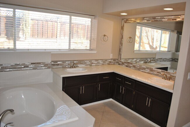 Building Photo - 4050 Tilden Dr