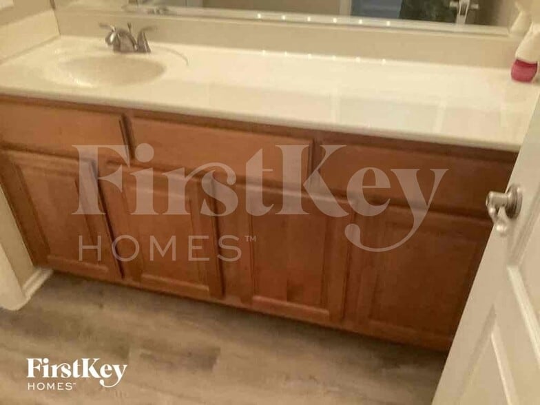 Building Photo - 5134 Tunnel Falls Dr