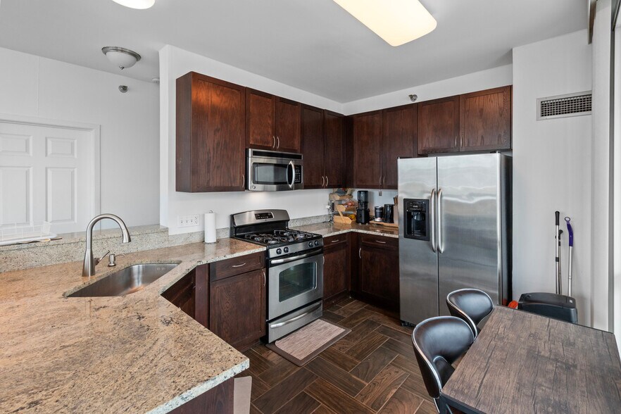 Building Photo - 757 N Orleans St