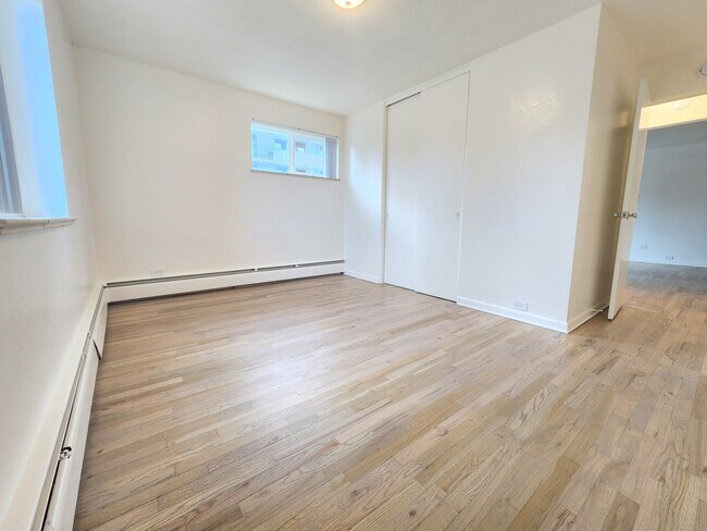 Building Photo - 801 N Dahlia St