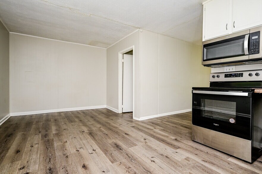 Building Photo - 494 Clara Dr