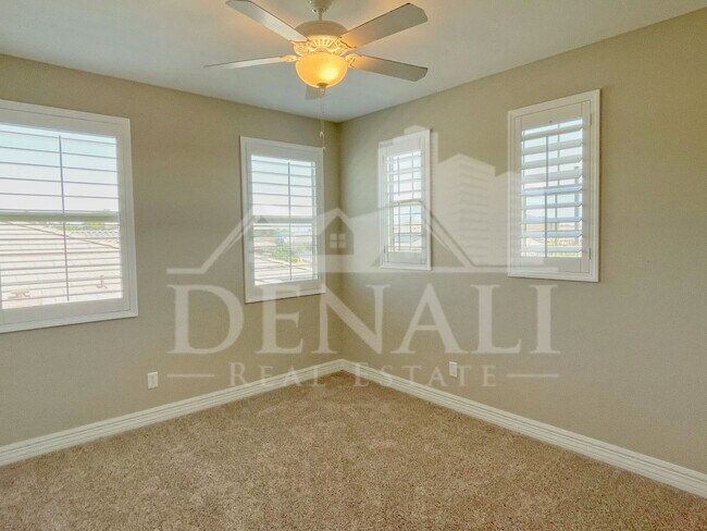 Building Photo - 13648 N 144th Dr