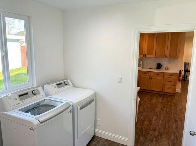 Building Photo - Charming 3-Bedroom Home with Inviting Outdoor Space