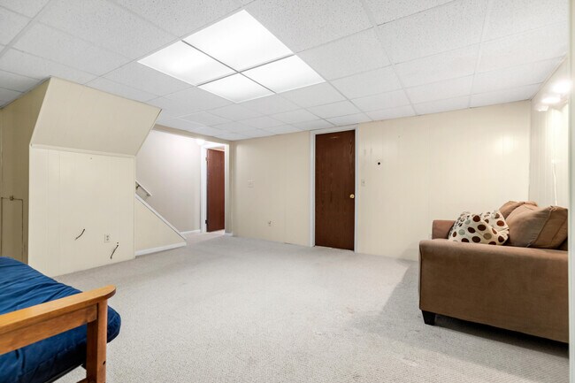 Building Photo - 25352 Potomac Dr