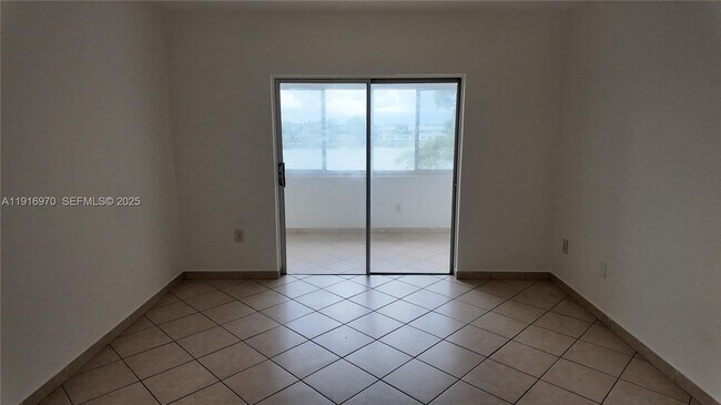 Building Photo - 18900 NE 3rd Ct