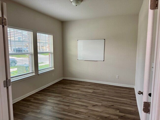 Building Photo - 109 Osier Pass