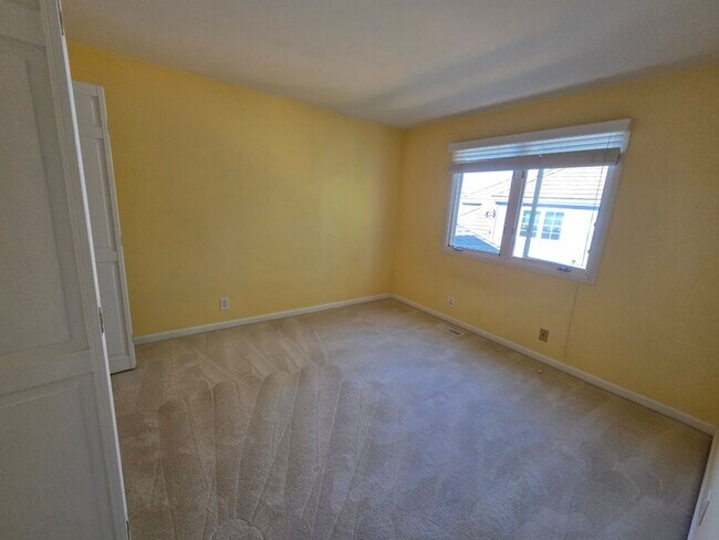 Building Photo - 4Bd/2.5Ba Bellevue House