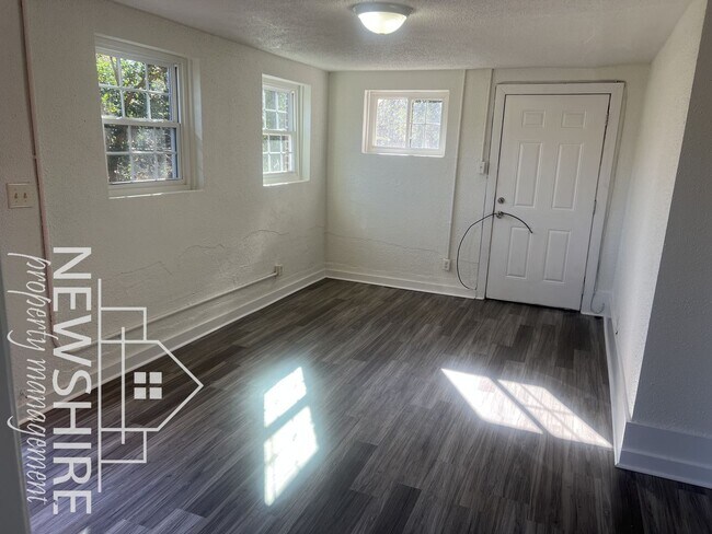 Building Photo - 212-B Wood St