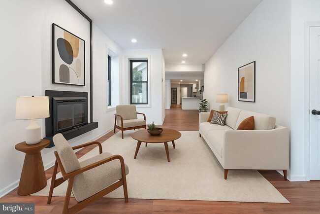 Building Photo - 32 E Elm St