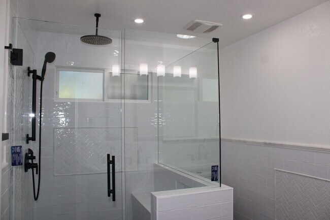 Building Photo - 7610 Woodborough Dr