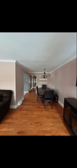 Building Photo - 9215 Crispin St