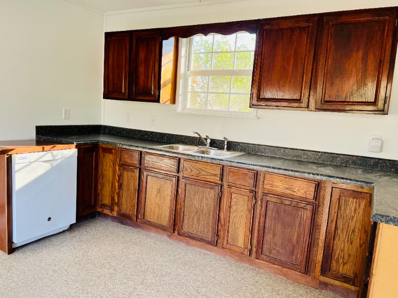 Building Photo - 100 Old Plank Rd