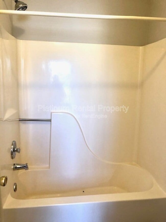 Building Photo - 6574 Meadow Green Cir