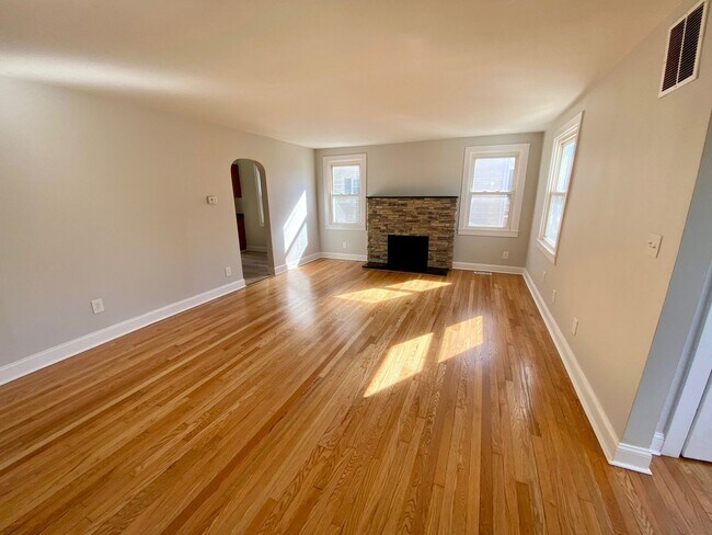 Building Photo - 4 Pafel Rd